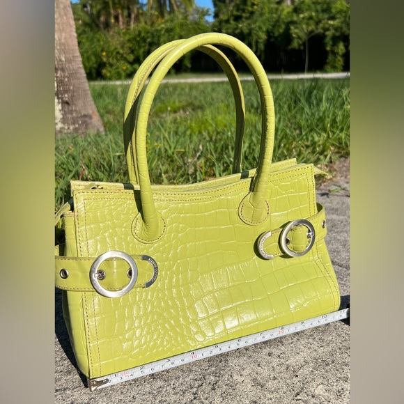 Vintage lime green leather handbag with silver details - Picture 10 of 17